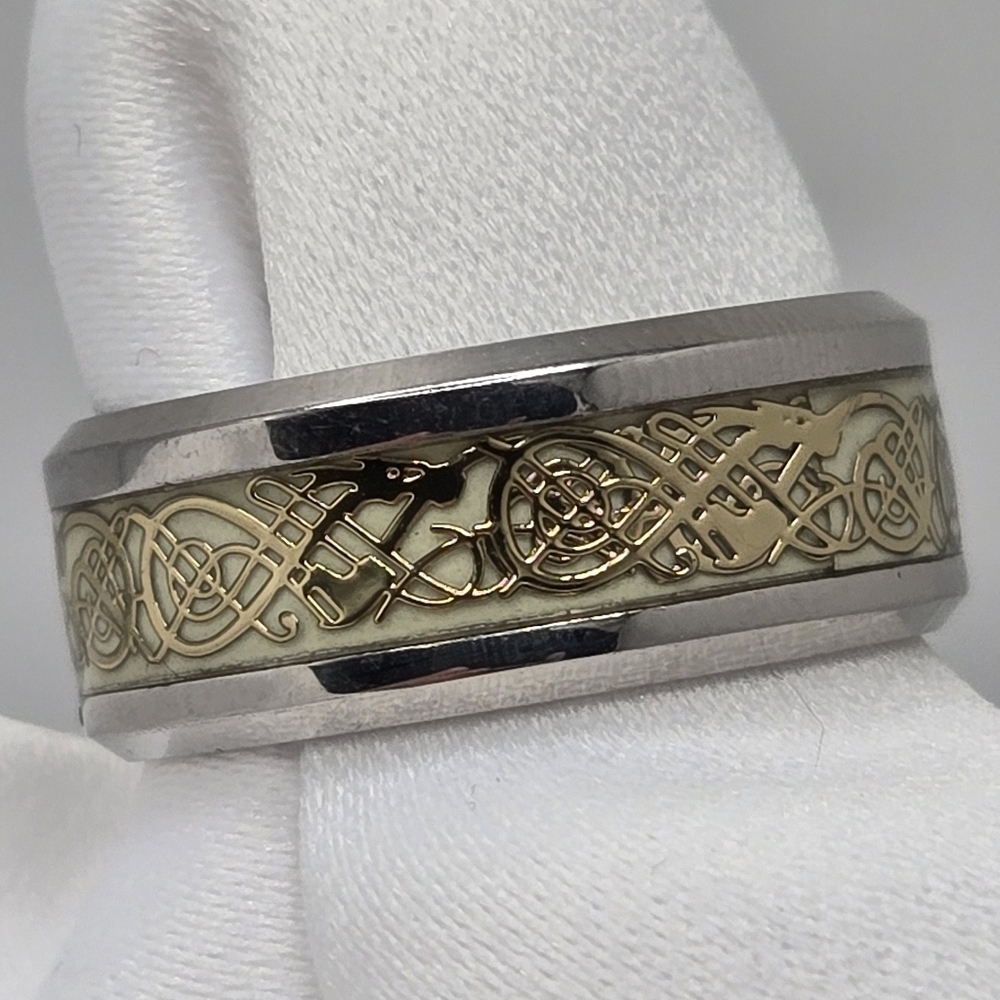 ✨2/$10✨ Wedding Band Celtic Dragon Stainless Steel Ring Size 7